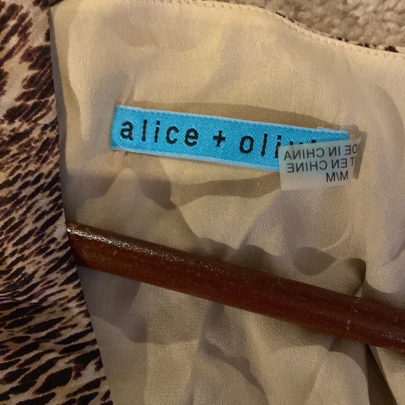 Alice + Olivia | Selena Animal Print Silk Batwing Blouse Top M - Picture 7 of 7